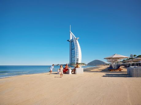 Летний отдых в Дубае для пар и семей с детьми: скидки от отелей, парки развлечений, музеи и спа